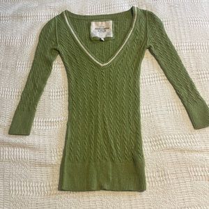 ABERCROMBIE & FITCH Knitt v-neck sweater. Size Small. Lightly Worn.